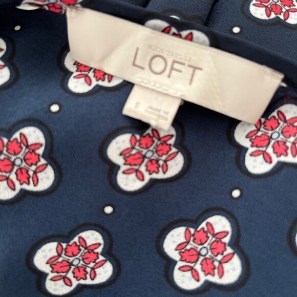 Loft relaxed fit navy blue floral blouse , size S - Picture 6 of 6